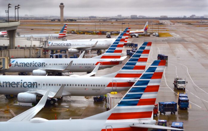 nuevas-restricciones-de-american-airlines,-ya-que-dice-que-la-mayoria-de-los-empleados-cumplen-con-el-mandato-de-vacunacion